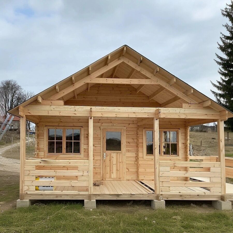 The wooden house is located on the lawn. Daytime photo, clear clear blue sky --ar 1:1 --stylize 0 --v 6.1 Job ID: 680f6b3b-5bd0-4900-a764-1ff90f7966b9